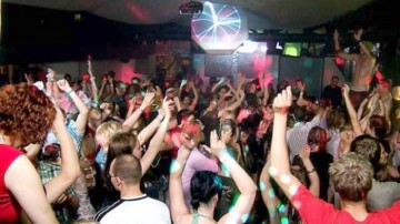 Cu părinții în club. Proiectul legislativ a primit avizul Comisiei de Muncă